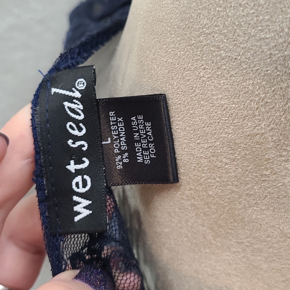 Wet seal lace top - Picture 4 of 4